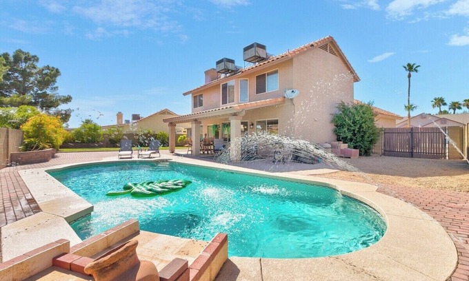 Peoria House | 3BD|Sports Complex close | Families|Pool|Spacious