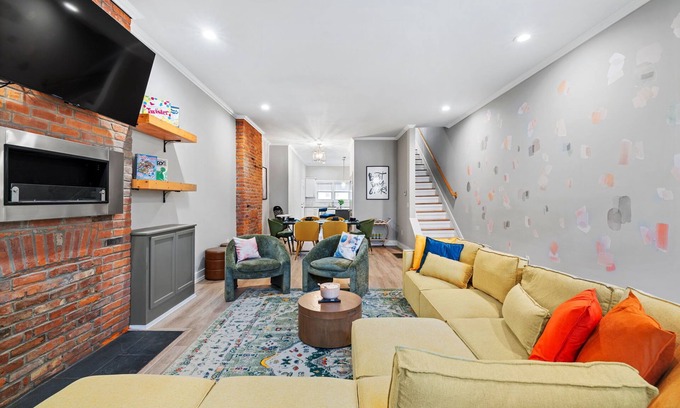 Bloomfield House | 3BD w/Rooftop & BBQ - 7 Mins to Downtown Pittsburgh