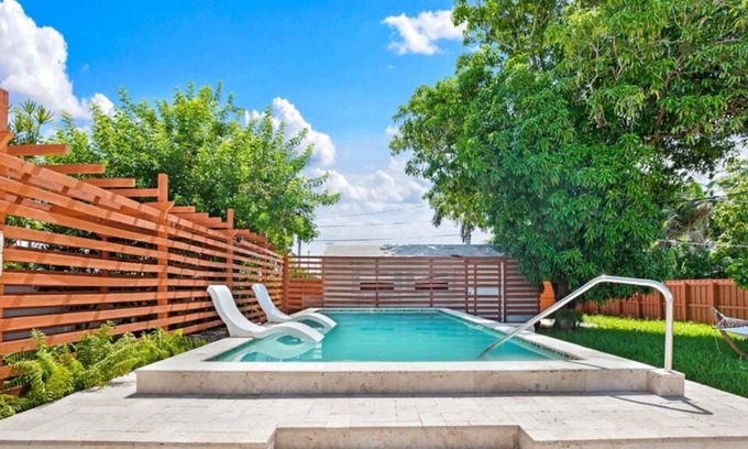 Dania Beach Villa | 3BDR Villa-Private pool-4 min Dania Beach-8ppl