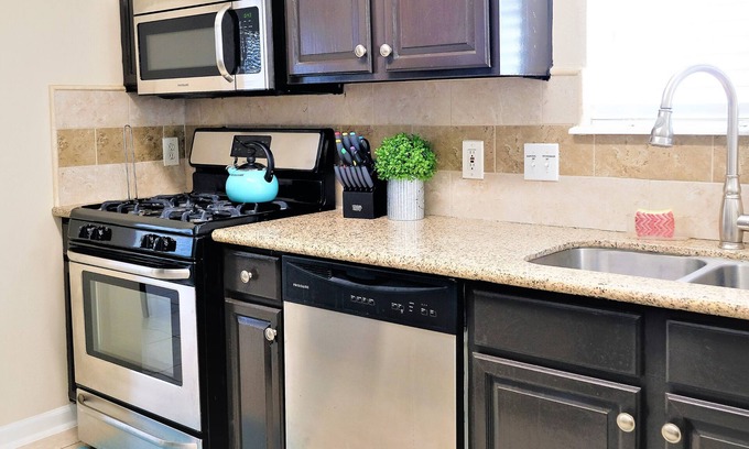 Stafford House | 3Bdrm 2.5Bath 5Beds - Near Downtown