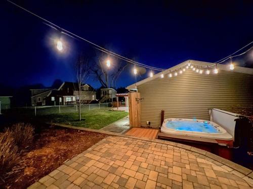 Cedar Falls House | 3Bed 2Bath Outdoor Oasis, Fenced Yard, HOT TUB!