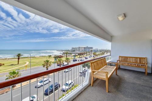 Three Anchor Bay Apartment | 3bed Apartment in Cape Town w Views Ocean Outlook