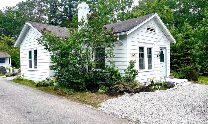Kennebunk Cottage | 3BR 1. 5 Bath Beach Cottage near KPT/Beaches