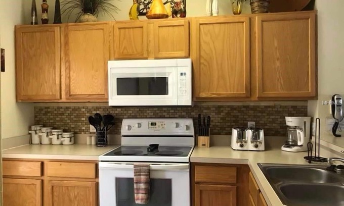 Kissimmee House | 3BR, 2.5BA Townhome w/Lake View, Sunny Rear Yard, Private Patio & Hot Tub (4715)