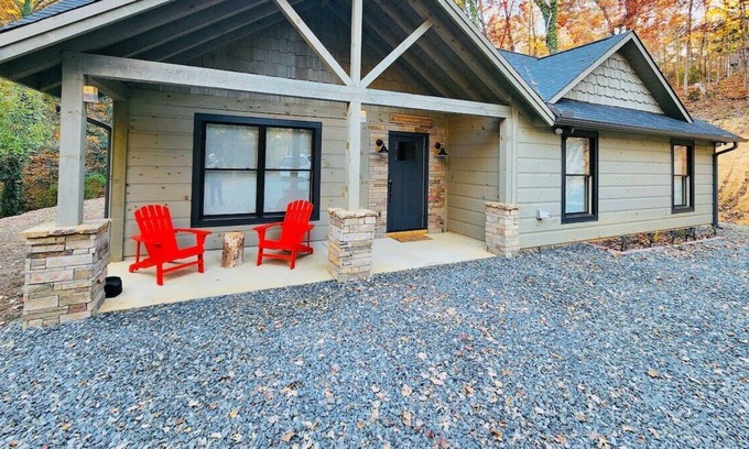 McCaysville Cabin | 3BR/2BA Cabin on 3 acres with a small pond and outdoor fireplace