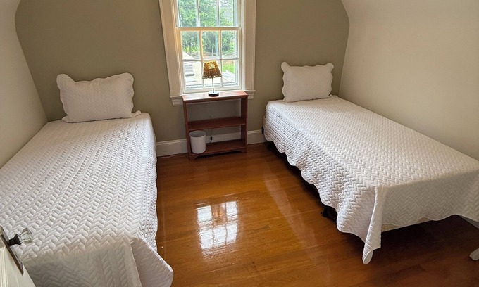 Martinsville Cottage | 3BR/2BA Cottage Sleeps 6 Short Walk to Smith River – Martinsville