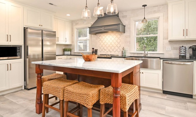 Judson House | 3BR/2Ba, luxurious soaking tub - 5 min drive to downtown Greenville