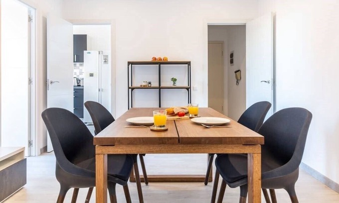 La Vila Olimpica del Poblenou Apartment | 3BR - 2BH SUNNY APARTMENT 10 min WALK from the BEACH