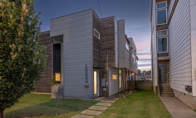 South Nashville House | 3BR/3BA, 5 Min DT, Firepit, Patio, Sleeps 10