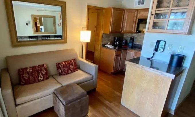 Avon Hotel | 3BR-3BA. Slps 8. Short walk to Lake Nottinging. Incl 7.3 and 7.4. FIREWORKS!