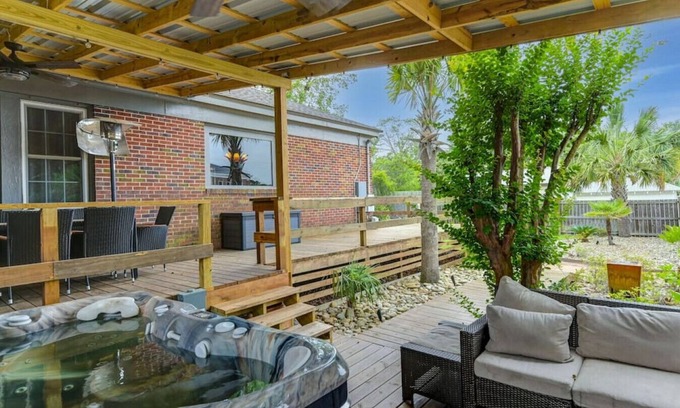 Columbia House | 3BR Brick Cottage | Mins to USC & Riverbanks Zoo!