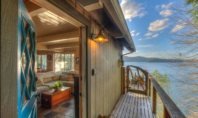 Eastsound House | 3BR Cottage with Gorgeous Sunsets, Private Beach and EV Charger