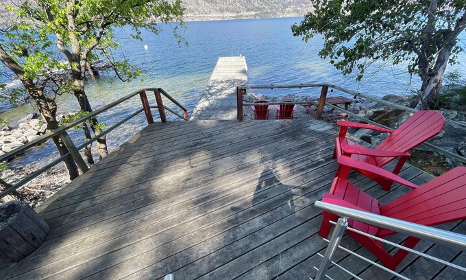 Central Okanagan House | 3BR + Den Lakehouse in McKinley with Private Beach and Dock
