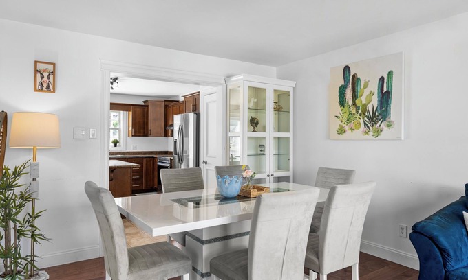 Dieppe House | 3BR Duplex W/Outdoor Patio