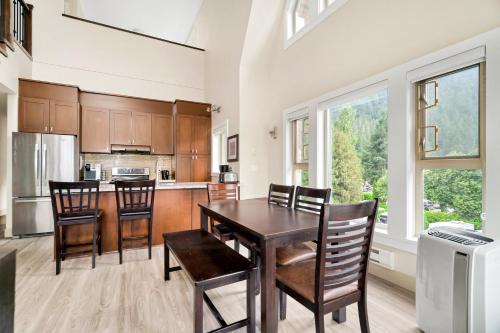 Harrison Hot Springs Apartment | 3BR Lake Home Amazing View