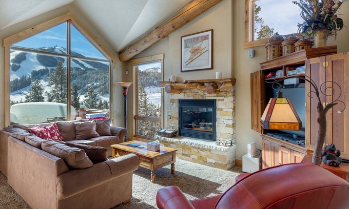 Winter Park House | 3BR Lakota Townhome, <1 Mile to Winter Park Resort, Stunning Views, Pet-Friendly