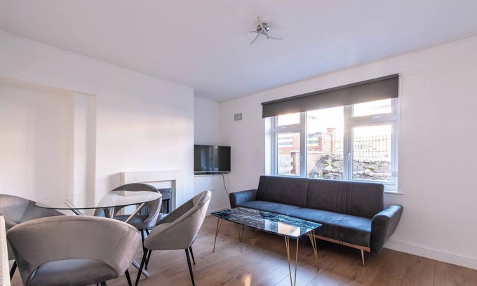 Newark upon Trent House | 3BR Nottingham House, WiFi & Free On-Street Parking