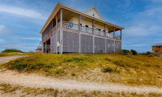 Carova Beach House | 3BR ocean-view home with beach access & large deck