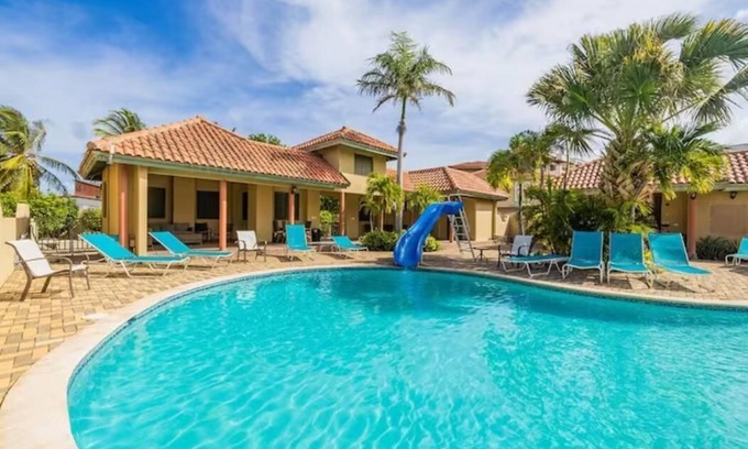 Washington Villa | 3BR Town Home in Gated Community @ Palm Beach