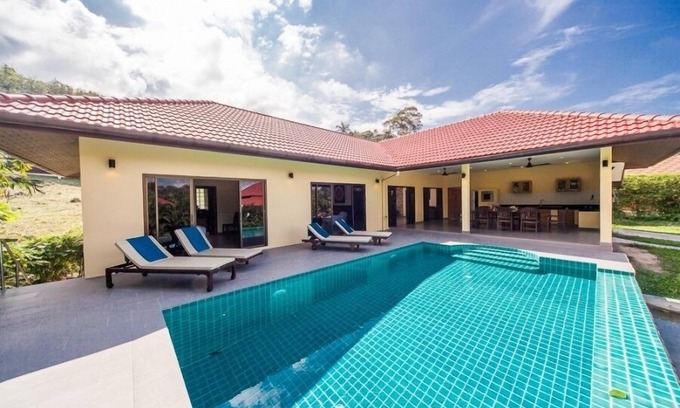 Mae Nam Villa | 3BR Zanzibar Villa-Walk to beach