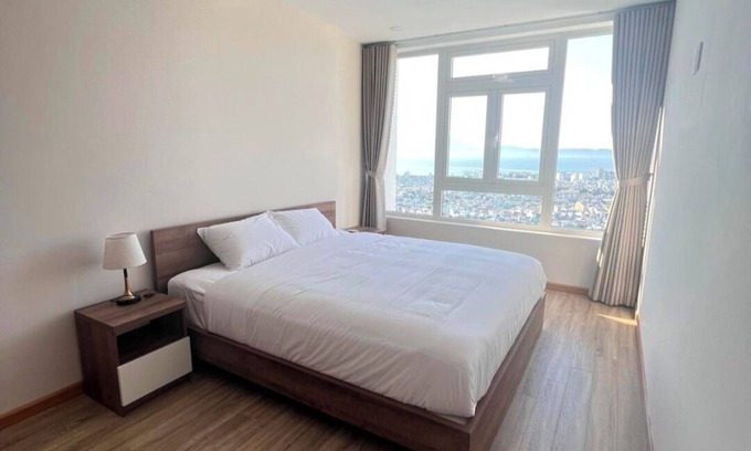 Vinh Trung Apartment | 3Brs 2Ba 110m2 Flat, City Center w/Sea & Lake view in Da Nang