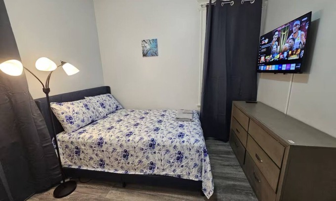 Lower Vailsburg Apartment | 3F8-Chelsea Suites Close to City/EWR/NJPAC/NYC/In-Unit Laundry