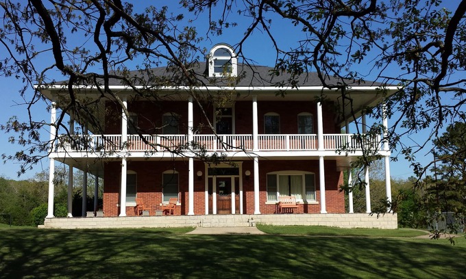 Heber Springs House | 4 ACRE ESTATE 3 MINUTES FROM EDEN ESLE, GREERS FERRY LAKE, & HEBER SPRINGS