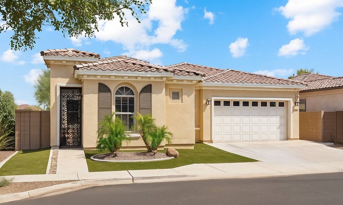 Maryvale House | 4 Bdrm - Minutes from Westgate & Cardinals Stadium