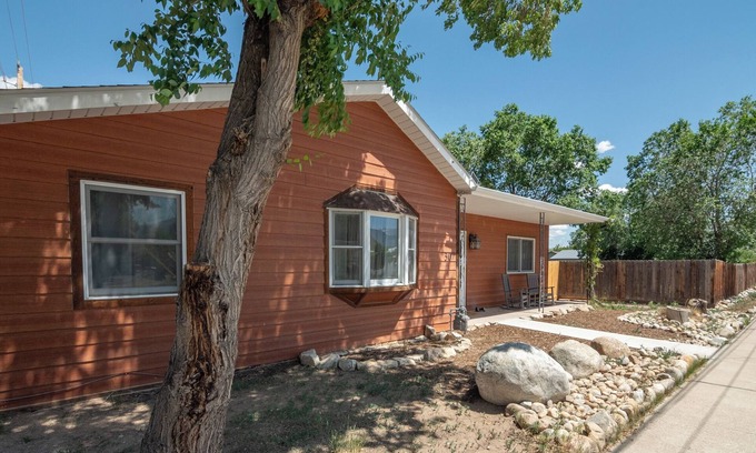 Buena Vista House | 4 Bed/1 Bath - 2 blocks to town!