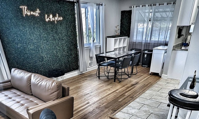 Southeast House | 4 Bed 2 Bath - Just over 1/2 Mile to Metro! Plenty of Parking!