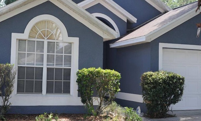 Wellington House | 4 bed 2 bath with Pool