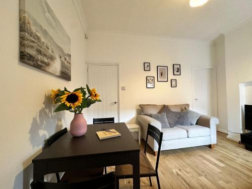 Middlesbrough House | 4 bed 3 bedroom home near Middlesbrough centre