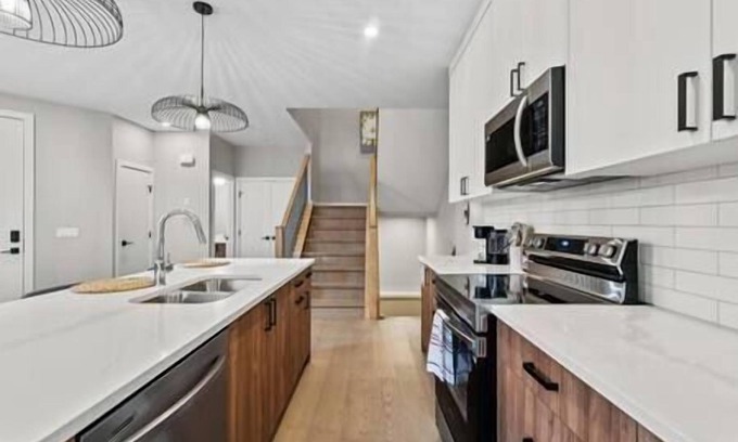 Montgomery House | 4 Bed | GameRoom | PrivateGarage | Min to Hospital