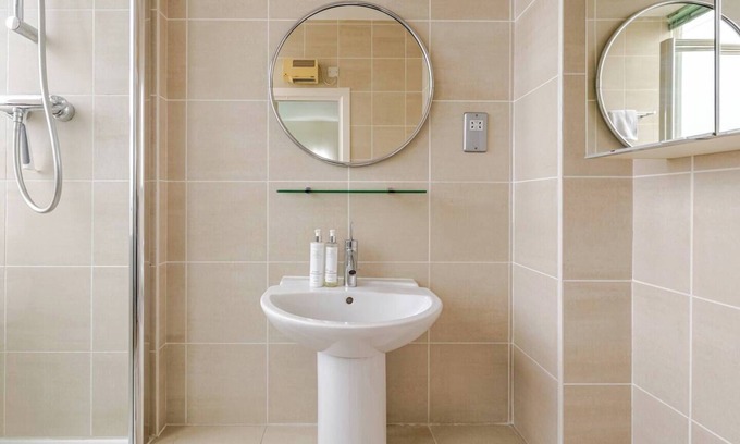 Wapping Apartment | 4 Bed High Rise Apartment Close to Tower Bridge with AC