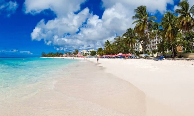 Wotton House | 4 Bed Home for Group Travel, Sleeps 8