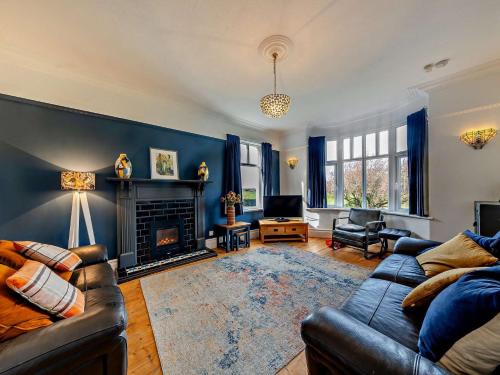 Fairbourne House | 4 Bed in Fairbourne 42772