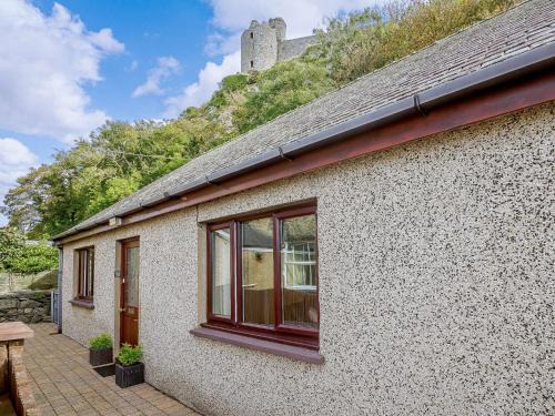 Harlech House | 4 Bed in Harlech 89631