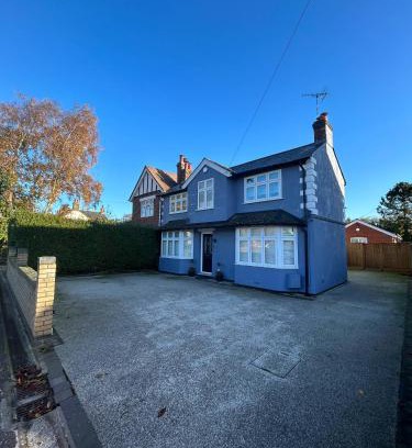 Colchester Apartment | 4 bed private home in Colchester