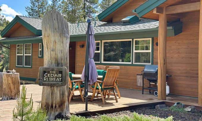 Three Rivers House | 4 Bed, Waterfront, Jacuzzi, Near Mt Batchelor, Sun-River, Bend, Chef's Kitchen