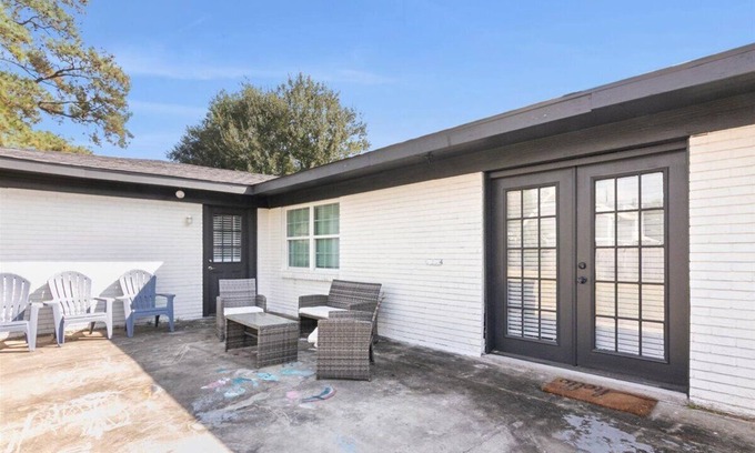 Lakeview  Jefferson County House | 4 bedroom 2 bath home in Bridge City