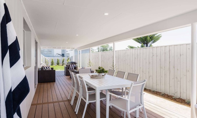 Rosebud House | 4 Bedroom 2 Bathroom house with water views only 100m to the beach and shops
