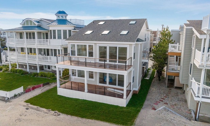 Gold Coast Condo | 4 bedroom, 3 bath beach front property