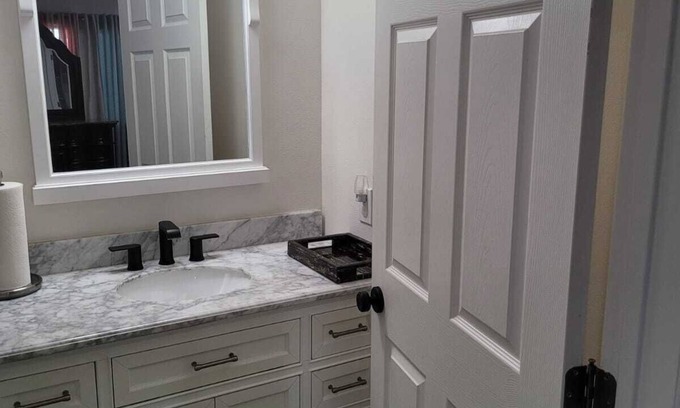 Harbor House | 4 Bedroom/3Full Bath/LAX/Carson/Long Beach/Torrance/Hawthorne/Los Angeles