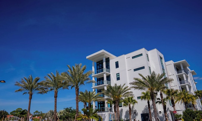 Florida Central Atlantic Coast Resort | 4 Bedroom, 4 Bathroom Luxury Evermore Bay View Flat in Orlando, FL near Disney!