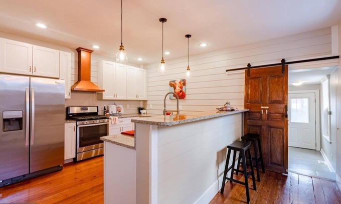 Downtown Baltimore House | 4 Bedroom 4 Full Bathroom Near Downtown with FREE parking