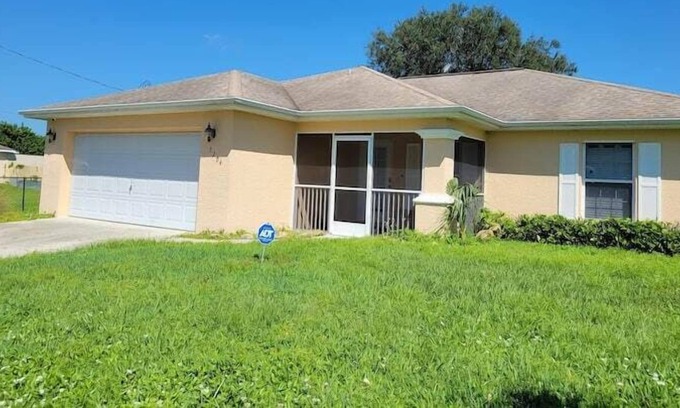 Sunshine Apartment | 4 Bedroom 660042 by Houzlet