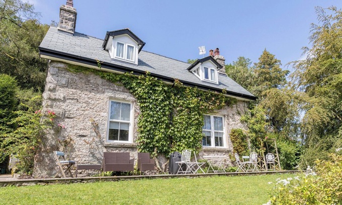 Grange-over-Sands Cottage | 4 bedroom accommodation in Grange Over Sands