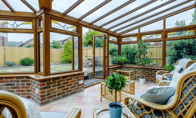 Hawkinge Cottage | 4 bedroom accommodation in Folkestone