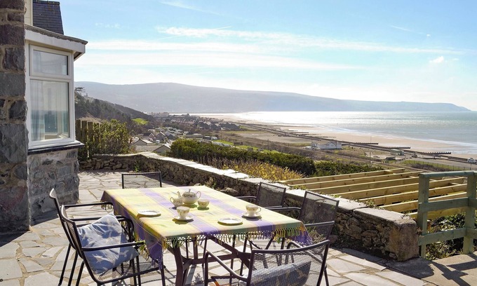 Barmouth Cottage | 4 bedroom accommodation in Llanaber, near Barmouth