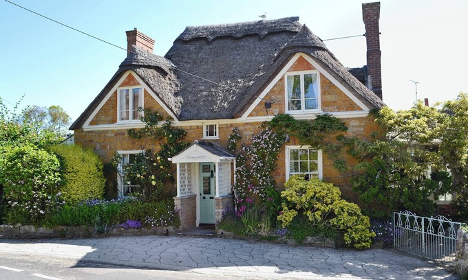 Bridport Cottage | 4 bedroom accommodation in Chideock, near Bridport